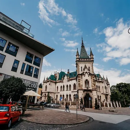 Ah Skynight Puskinova Apartman Kassa