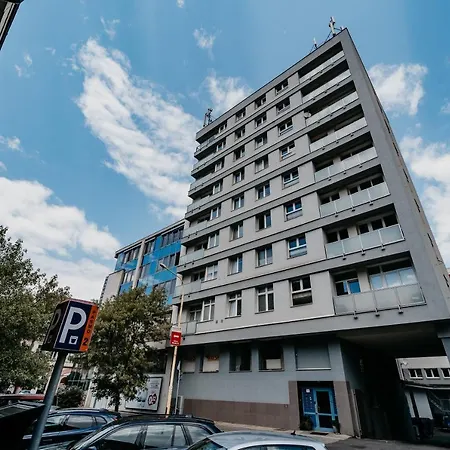 Ah Skynight Puskinova Apartman Kassa